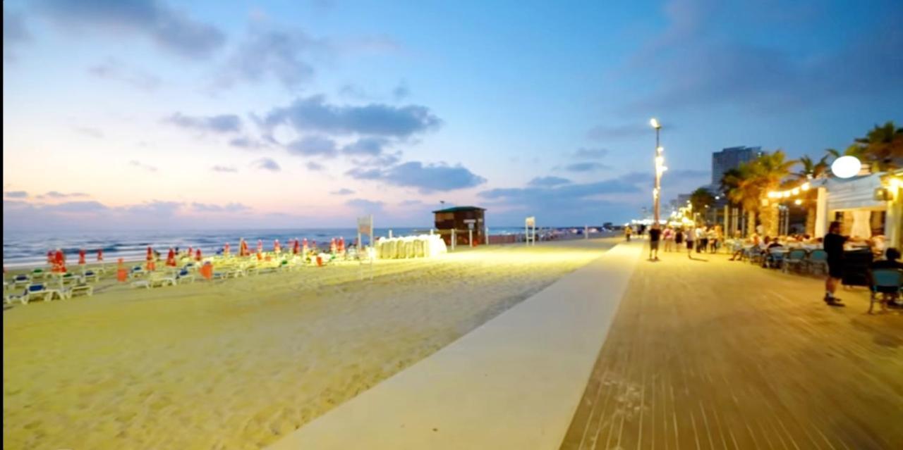 612 Apartment On The Beach Bat Yam Extérieur photo